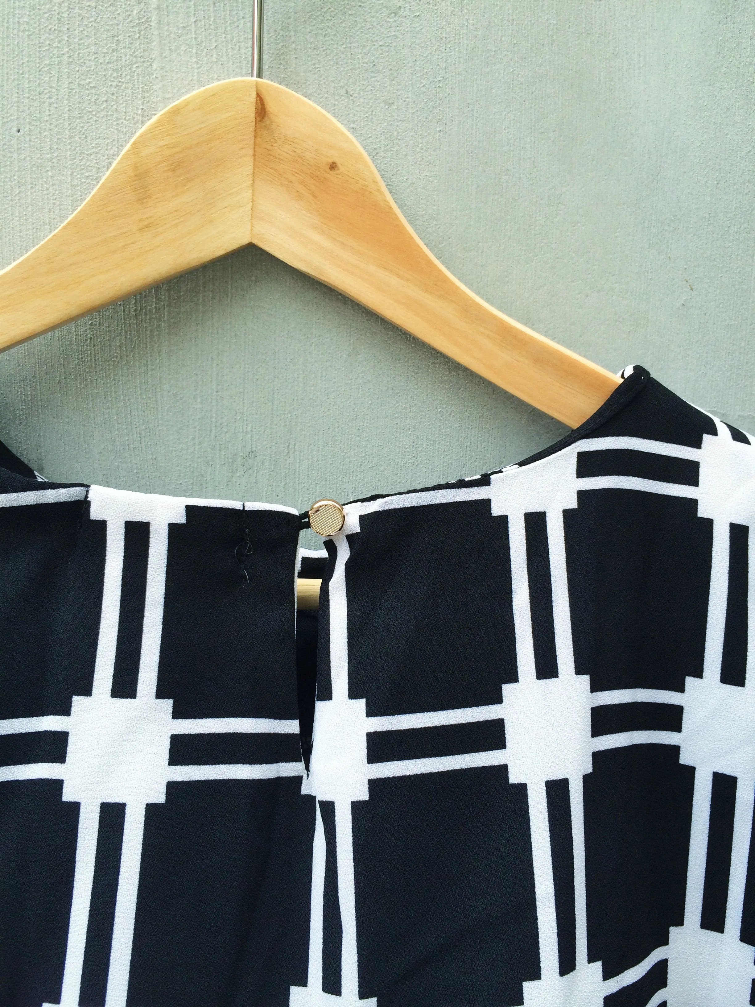 Grid Lock | Fresh Find - Modern Monochromatic Black/White boxy Crop Top